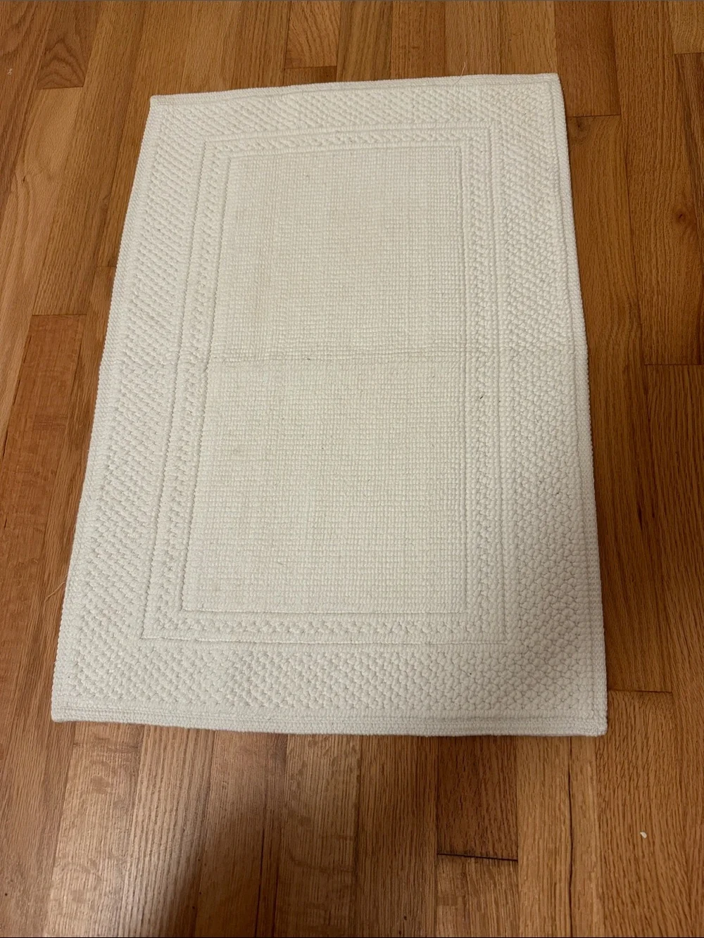✅ VINTAGE Like-New Old Stock Classic Embroidered Rich Cotton Bath Mat -White